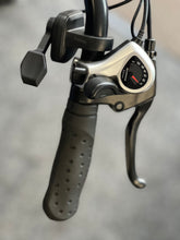 Load image into Gallery viewer, Emmelle Step Through Commuter E-bike 26' Wheel