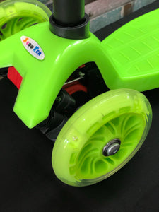 Kids 3 Wheel Scooter with LED Motion Lights Green Age 4+ HALF PRICE